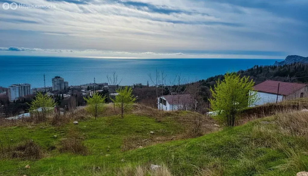 Участок в Алупка, улица Калинина (10 м) - Фото 1