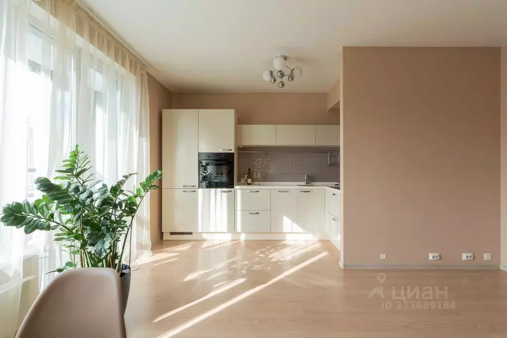 Студия Санкт-Петербург ул. Оптиков, 34К1 (28.6 м) - Фото 1