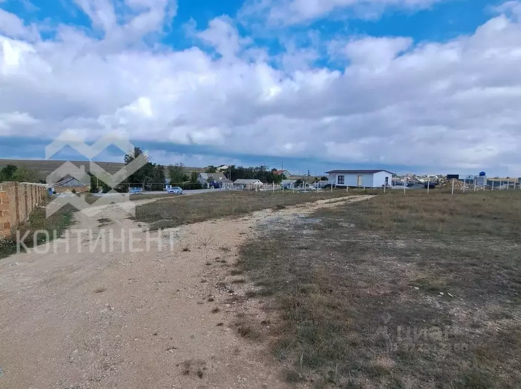 Участок в Крым, Черноморский район, Оленевское с/пос, с. Калиновка ул. ... - Фото 1