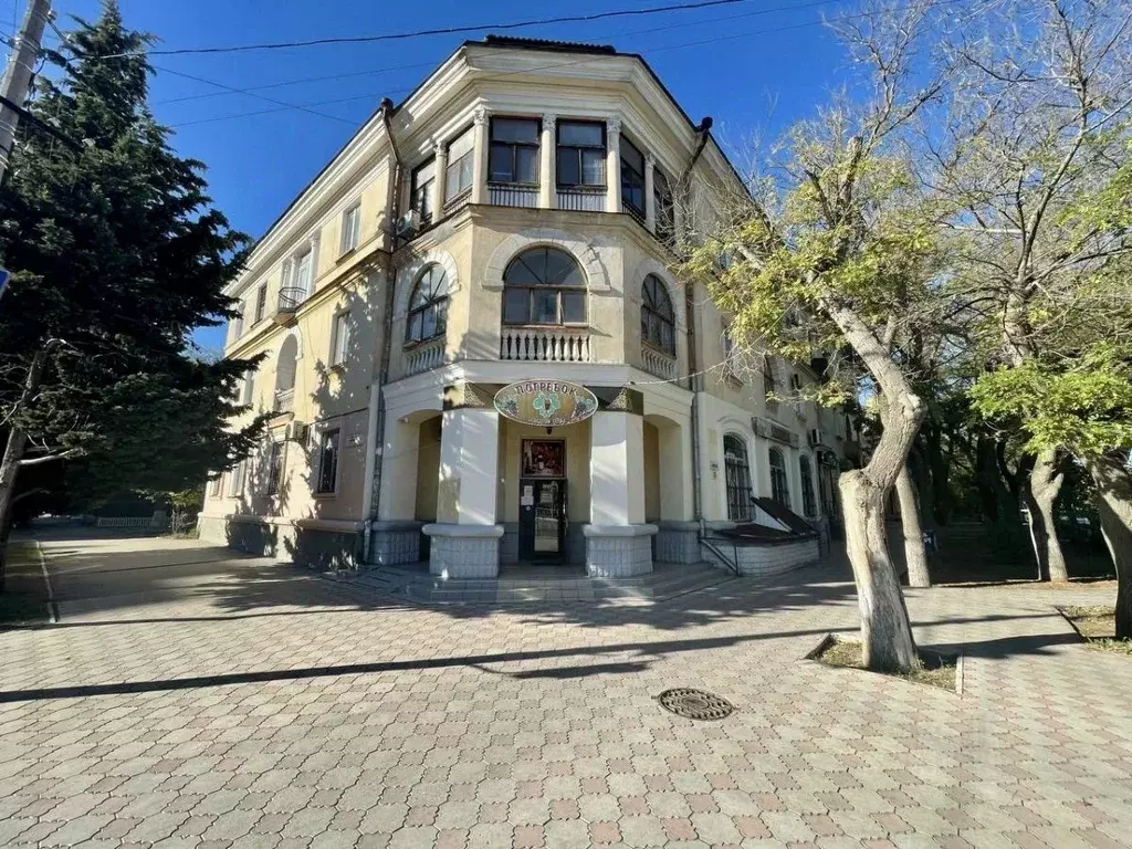 Помещение свободного назначения в Крым, Евпатория ул. Фрунзе, 25 (91 ... - Фото 0
