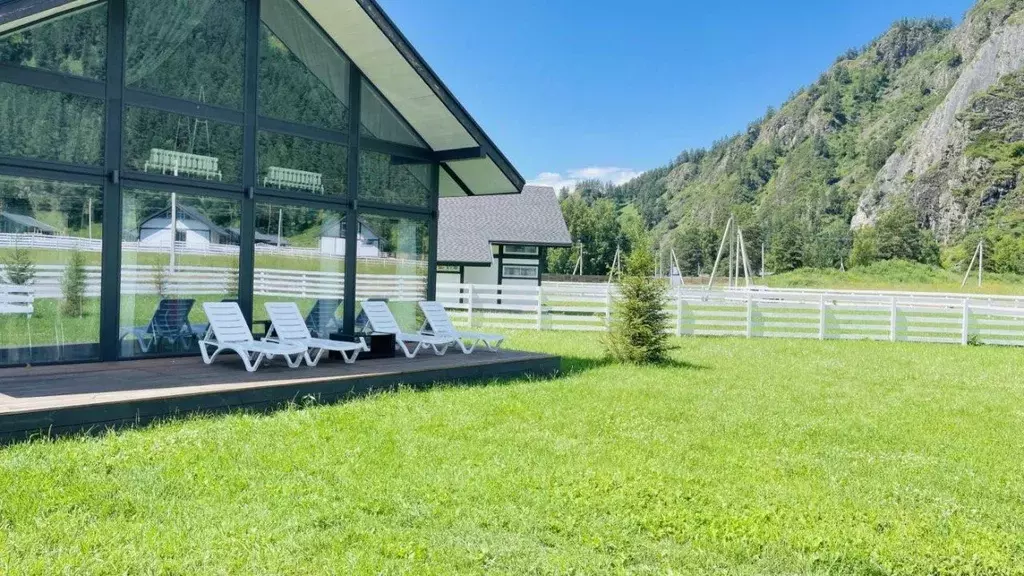 Дом в Алтай, Чемальский район, с. Чепош Чемальский тракт, 15-й км, ... - Фото 1