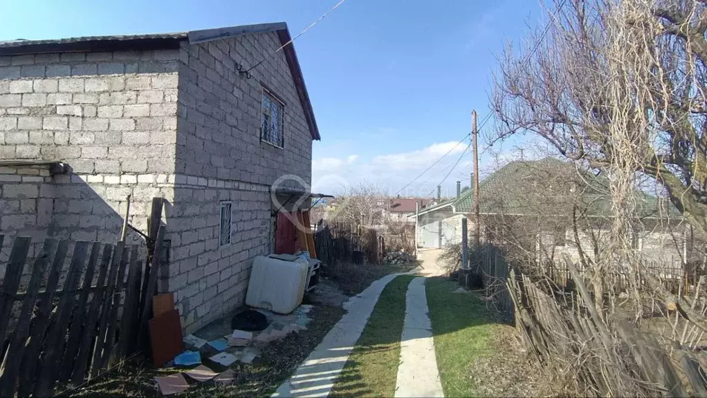 Дом в Волгоградская область, Волжский Изобилие СНТ, ул. Октябрьская ... - Фото 1