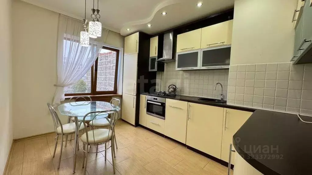 3-к кв. Адыгея, Майкоп ул. 12 Марта, 144К3 (63.0 м) - Фото 0