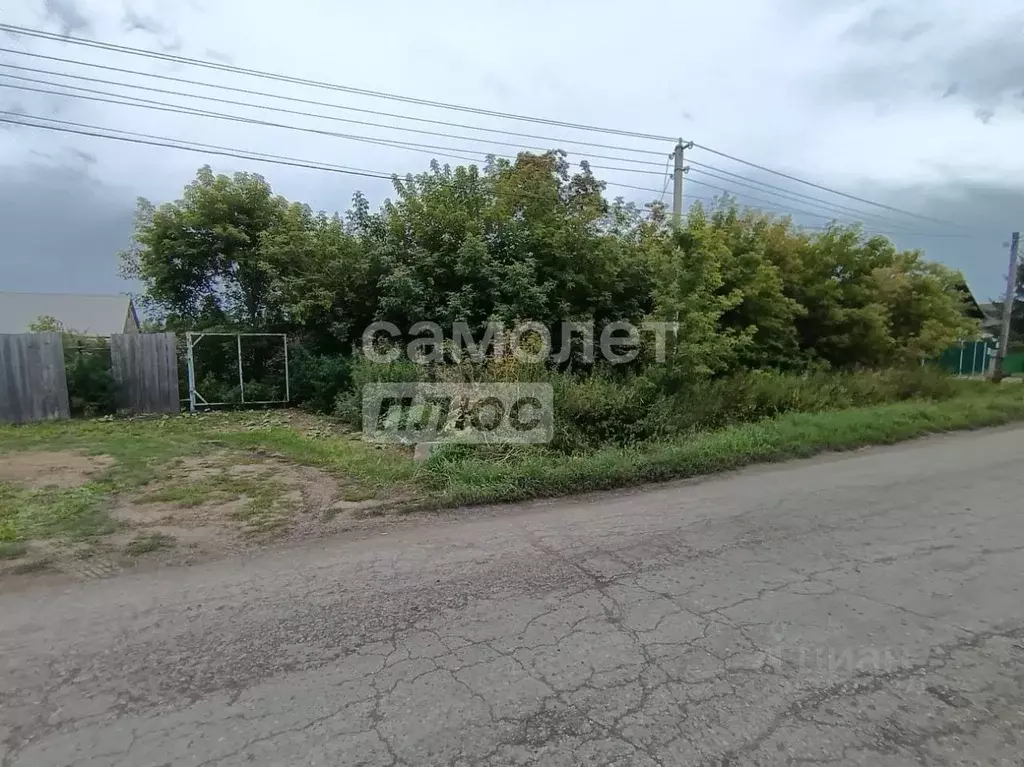 Участок в Омская область, с. Азово ул. Садовая, 67 (26.0 сот.) - Фото 1