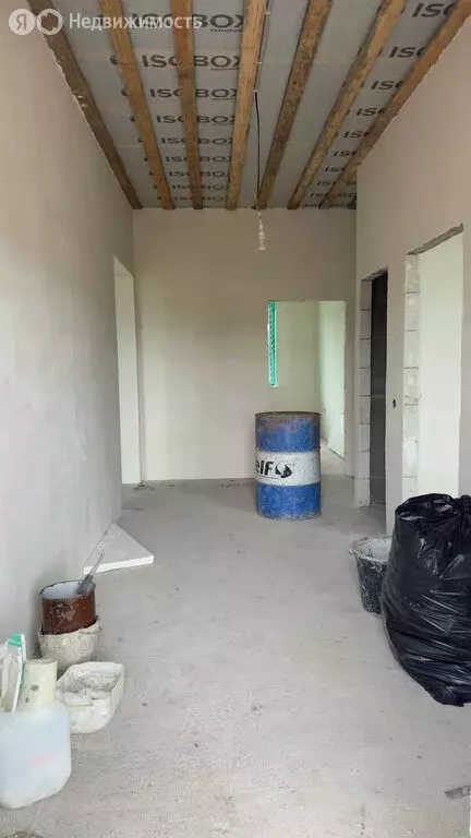 Дом в Октябрьский, улица Буровиков, 36 (100 м) - Фото 1