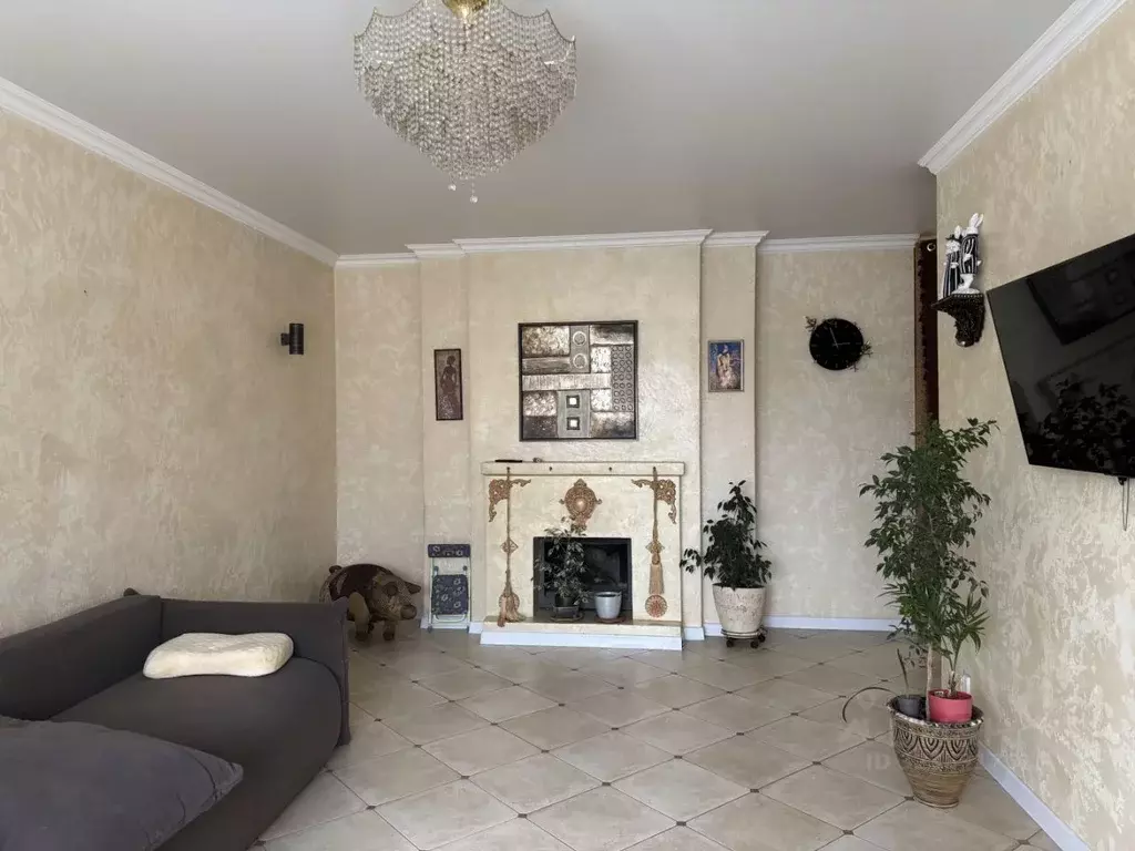 Дом в Хакасия, Абакан ул. Анны Ахматовой, 30А (350 м) - Фото 1