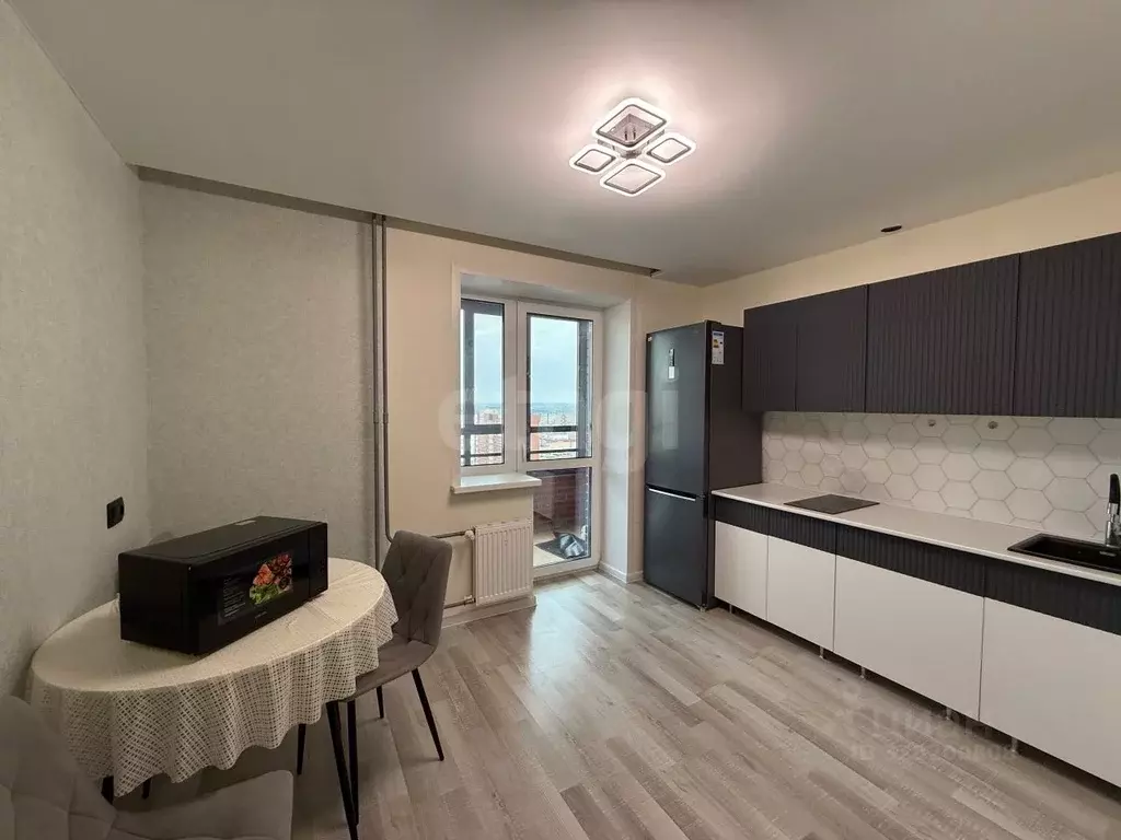 2-к кв. Удмуртия, Ижевск Молодежная ул., 107Д (55.0 м) - Фото 1