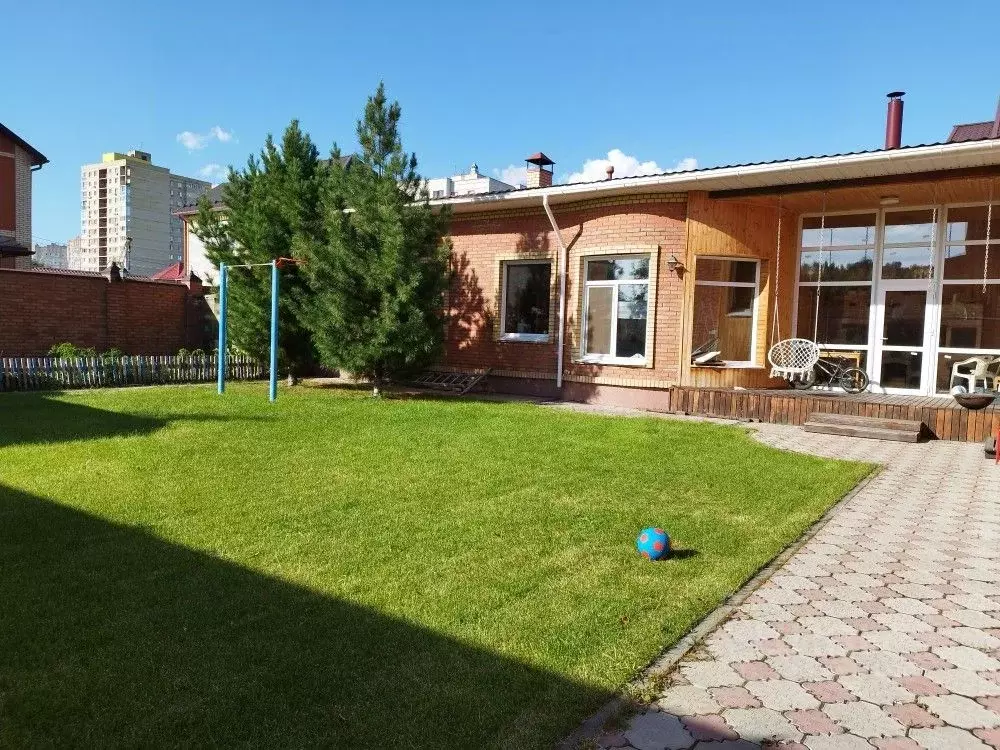 Дом в Омская область, Омск ул. В.Е. Урядова, 14 (225 м) - Фото 1