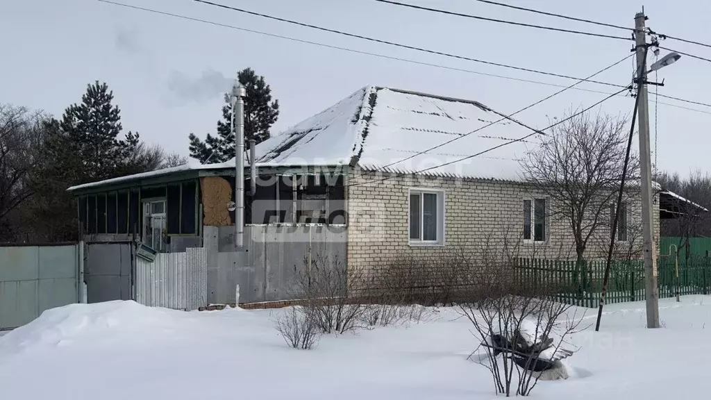 Дом в Оренбургская область, Курманаевский район, Лабазинский ... - Фото 1