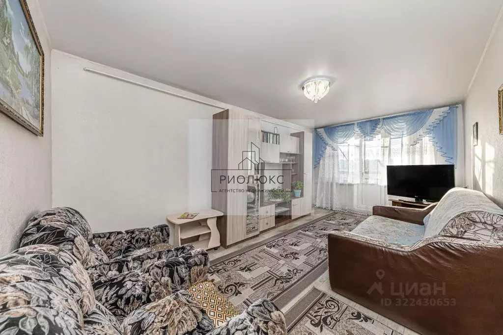 3-к кв. Челябинская область, Челябинск ул. Масленникова, 10 (63.6 м) - Фото 0