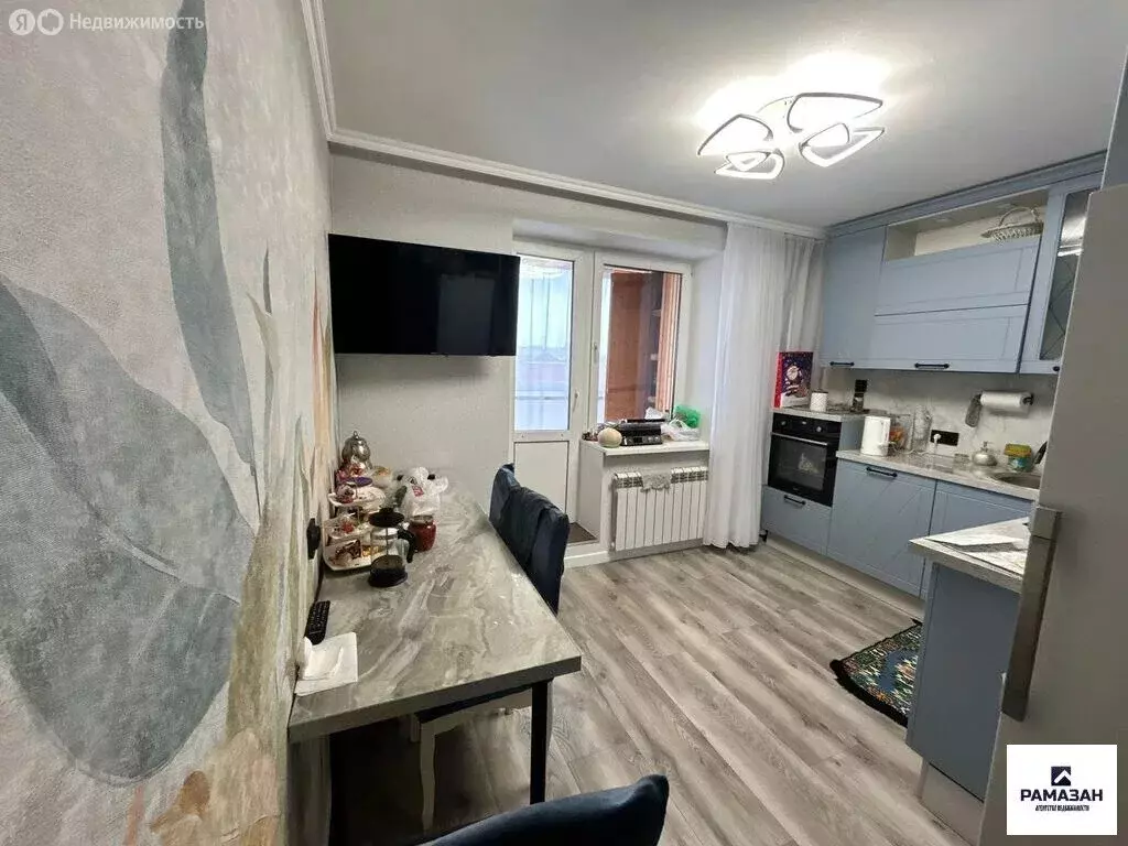 Квартира-студия: Казань, улица Академика Глушко, 8 (70 м) - Фото 1