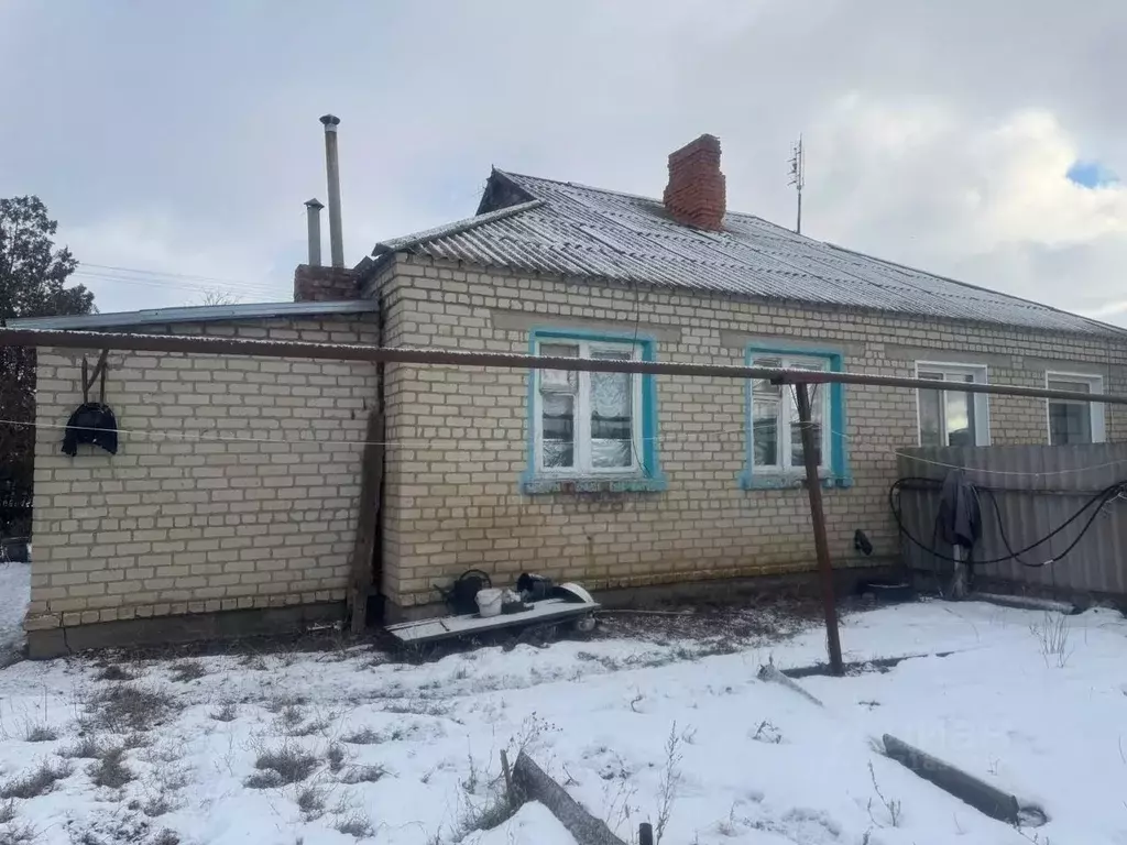 Дом в Саратовская область, Краснокутский район, с. Интернациональное ... - Фото 1
