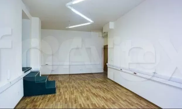 Продам офисное помещение, 2000 м - Фото 1