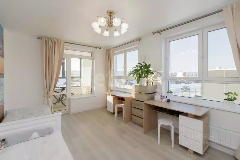 2-к кв. Тюменская область, Тюмень ул. Павла Шарова, 40 (71.1 м) - Фото 1