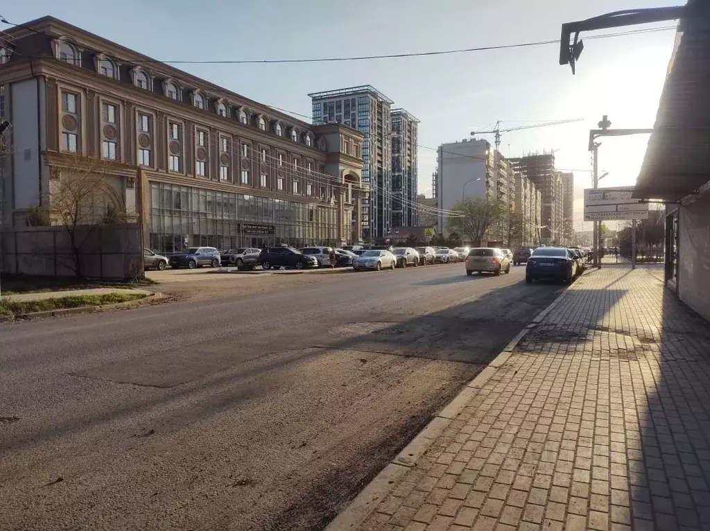 3-к кв. Астраханская область, Астрахань Бакинская ул., 85 (93.6 м) - Фото 1