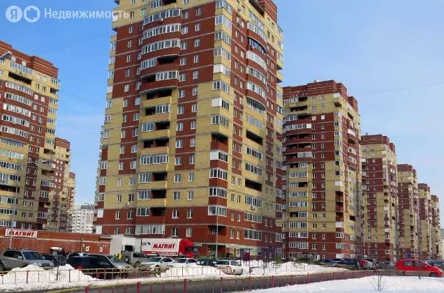 1-комнатная квартира: Тюмень, улица Монтажников, 53 (49.4 м) - Фото 1