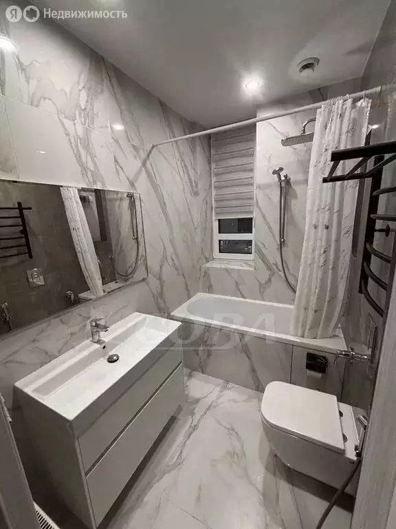 3-комнатная квартира: Тюмень, улица Газовиков, 79 (87.7 м) - Фото 1