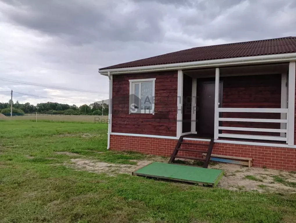 Дом в Новгородская область, Новгородский район, Ракомское с/пос, д. ... - Фото 1