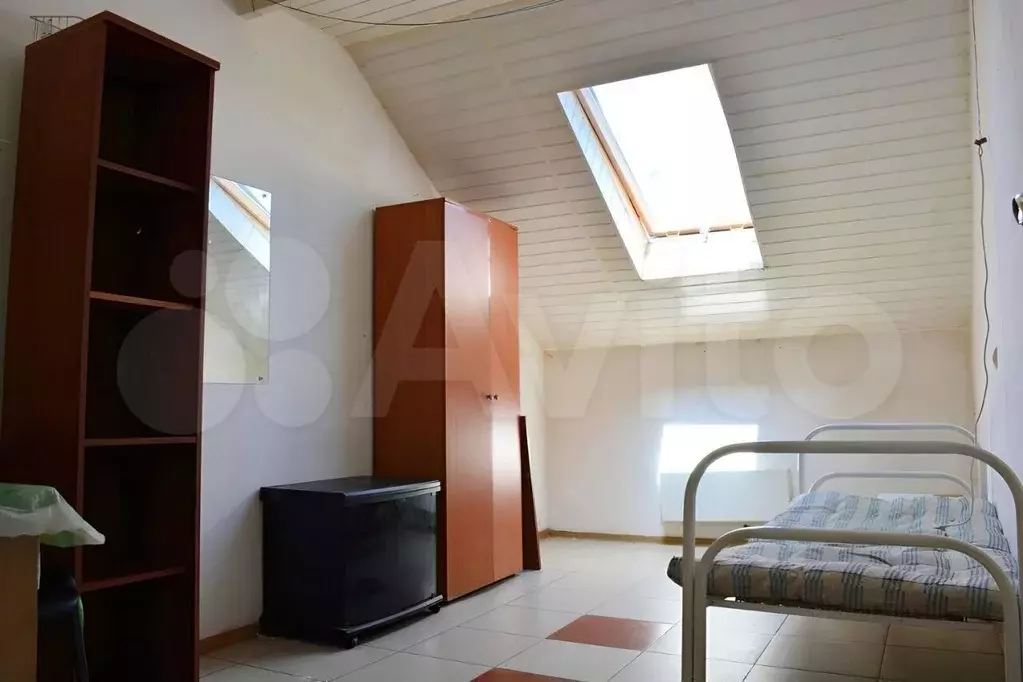 Комната 18 м в 4-к., 4/4 эт. - Фото 1