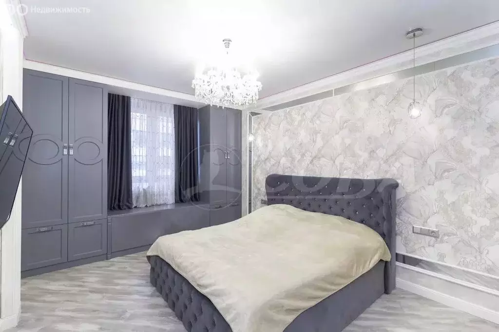 3-комнатная квартира: Тюмень, улица Федюнинского, 30к6 (90 м) - Фото 1