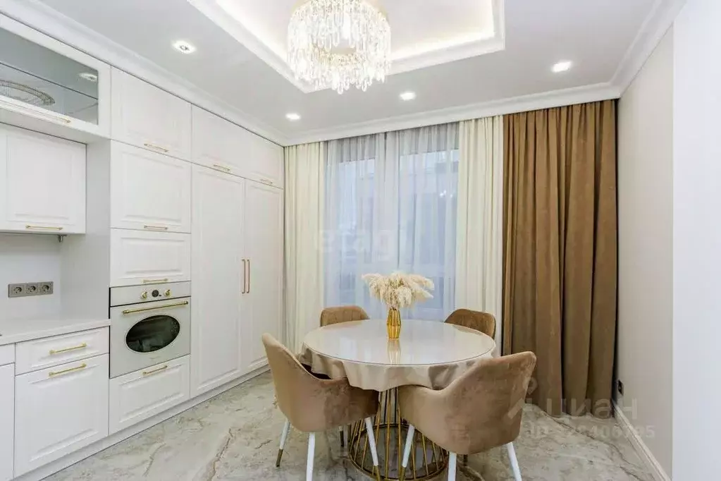 3-к кв. Тюменская область, Тюмень ул. Федюнинского, 30к7 (93.0 м) - Фото 1