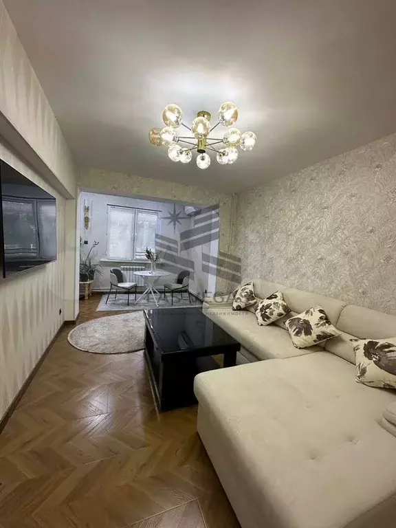2-к. квартира, 60 м, 1/5 эт. - Фото 1
