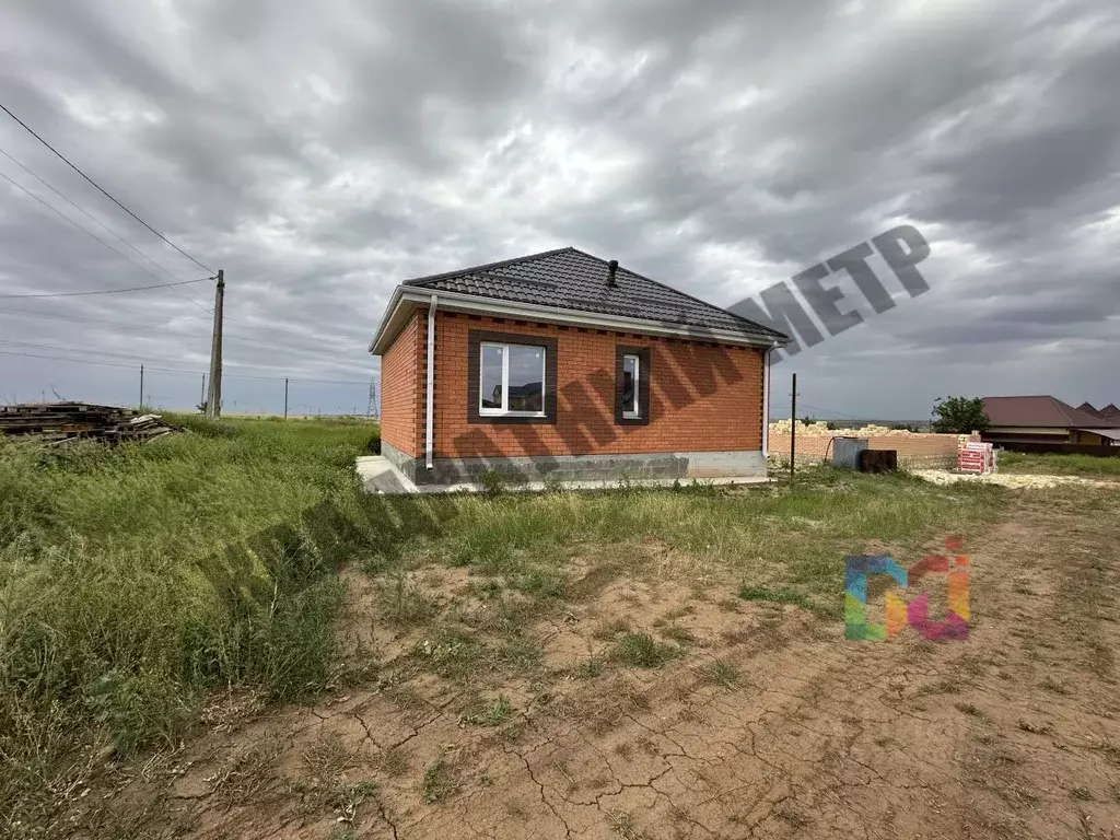 Дом в Калмыкия, Элиста ул. Привольная, 45 (68 м) - Фото 1