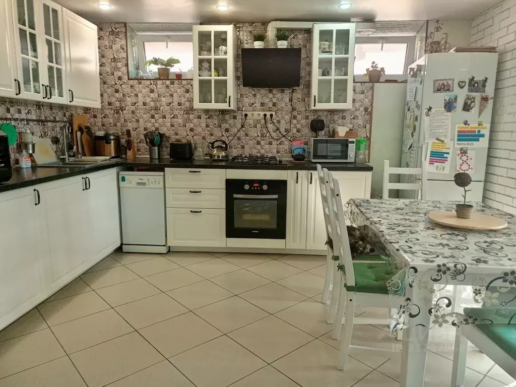 Дом в Краснодарский край, Темрюк ул. Анджиевского, 46/1 (190 м) - Фото 1