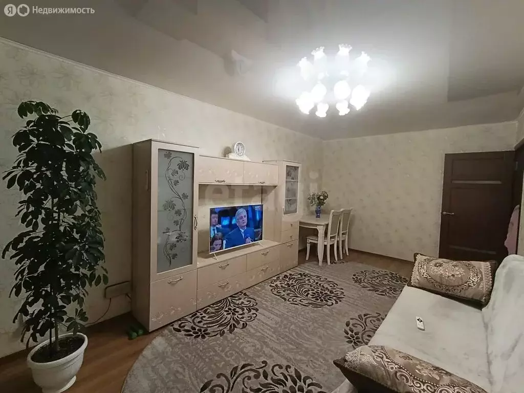 3-комнатная квартира: Черногорск, улица Калинина, 30 (61.2 м) - Фото 1