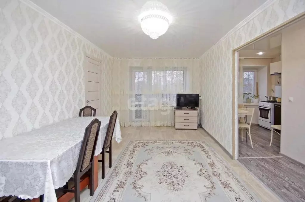 2-к кв. Омская область, Омск просп. Космический, 9 (44.2 м) - Фото 1