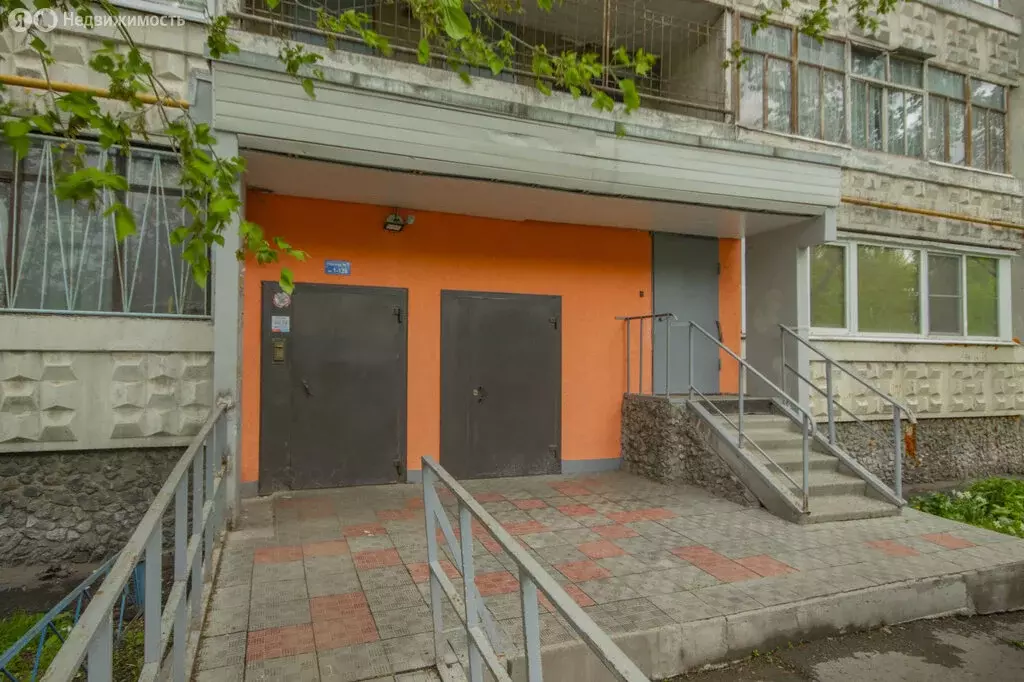 2-комнатная квартира: Екатеринбург, улица Большакова, 17 (47.6 м) - Фото 1