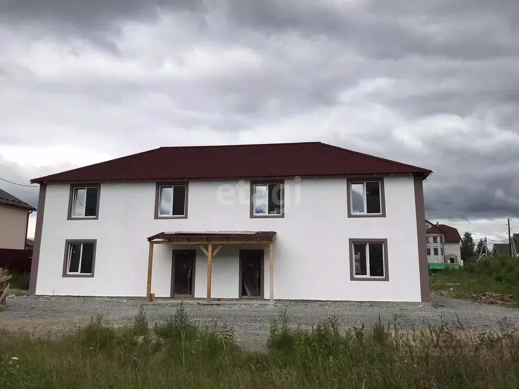 Таунхаус в Свердловская область, Рефтинский пгт ул. Лесная, 19 (200 м) - Фото 1