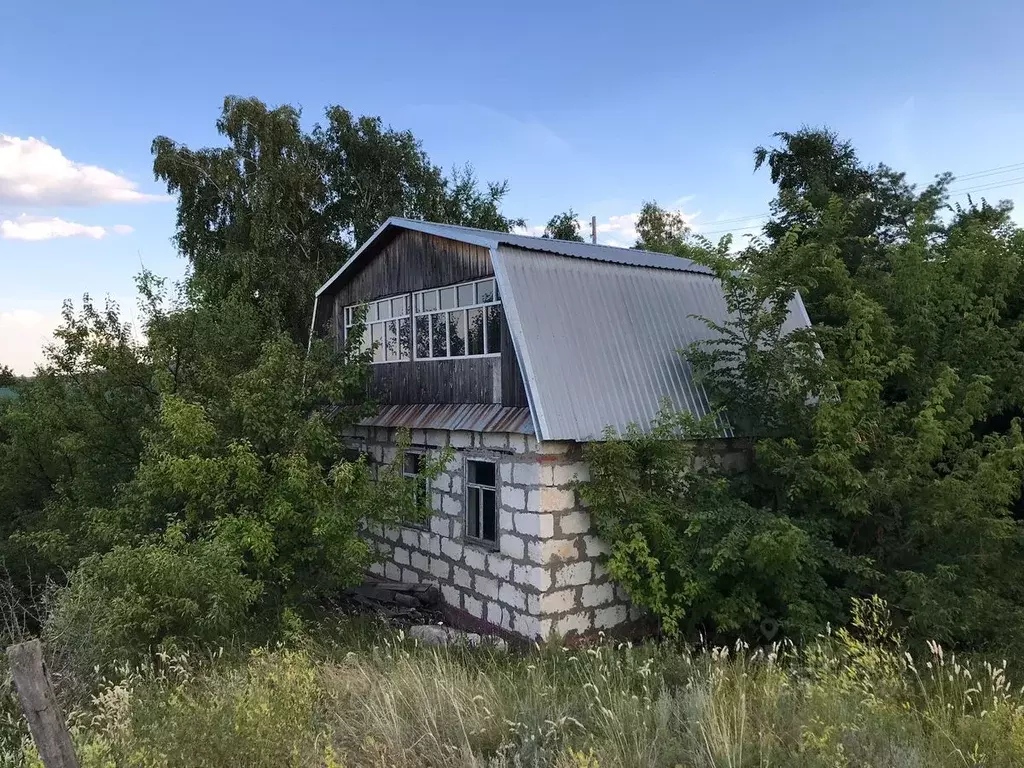 Дом в Саратовская область, Красноармейск муниципальное образование, ... - Фото 1