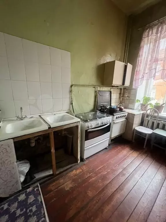 Комната 25 м в 4-к., 1/3 эт. - Фото 1