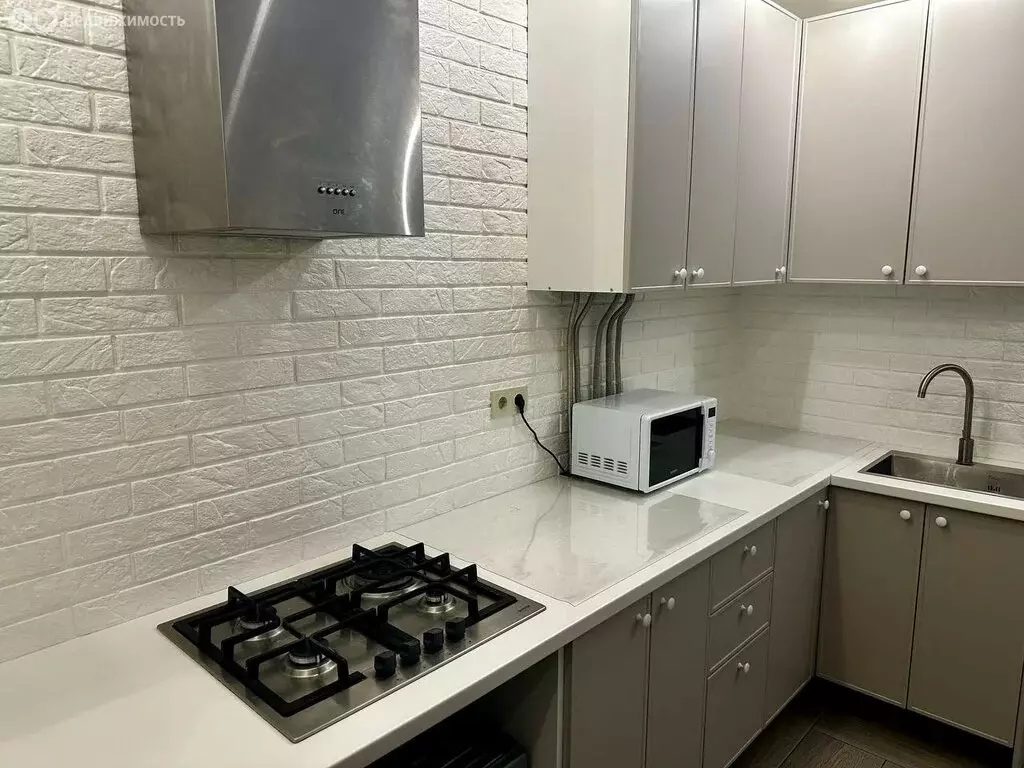 3-комнатная квартира: Калининград, Балашовская улица, 2 (82 м) - Фото 2