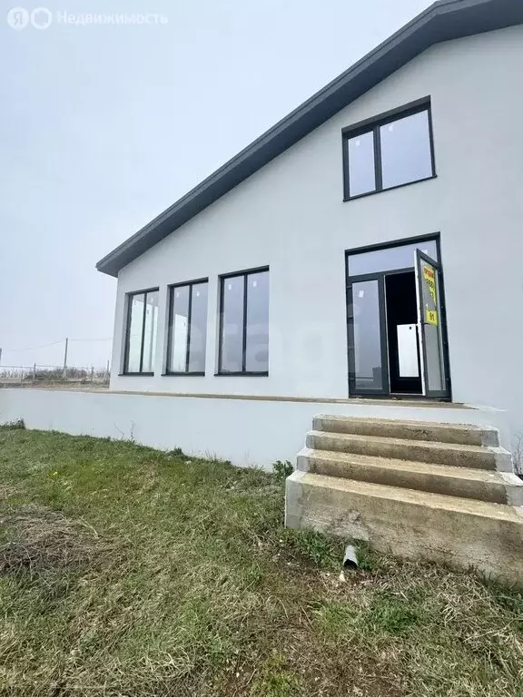 Дом в посёлок Виноградный, Красная улица (170 м) - Фото 1