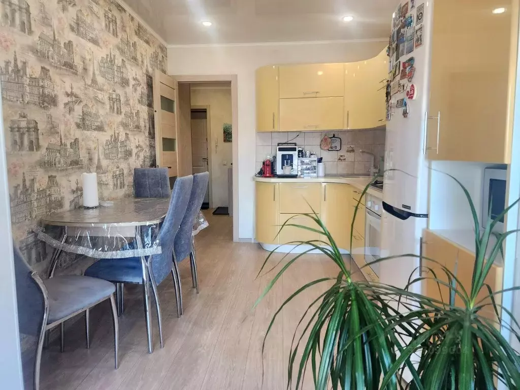 2-к кв. Саратовская область, Энгельс Полтавская ул., 8 (59.0 м) - Фото 1