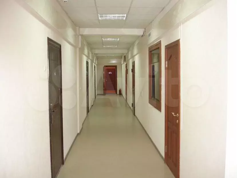 Доля в коридоре офис здания, 6 м - Фото 0