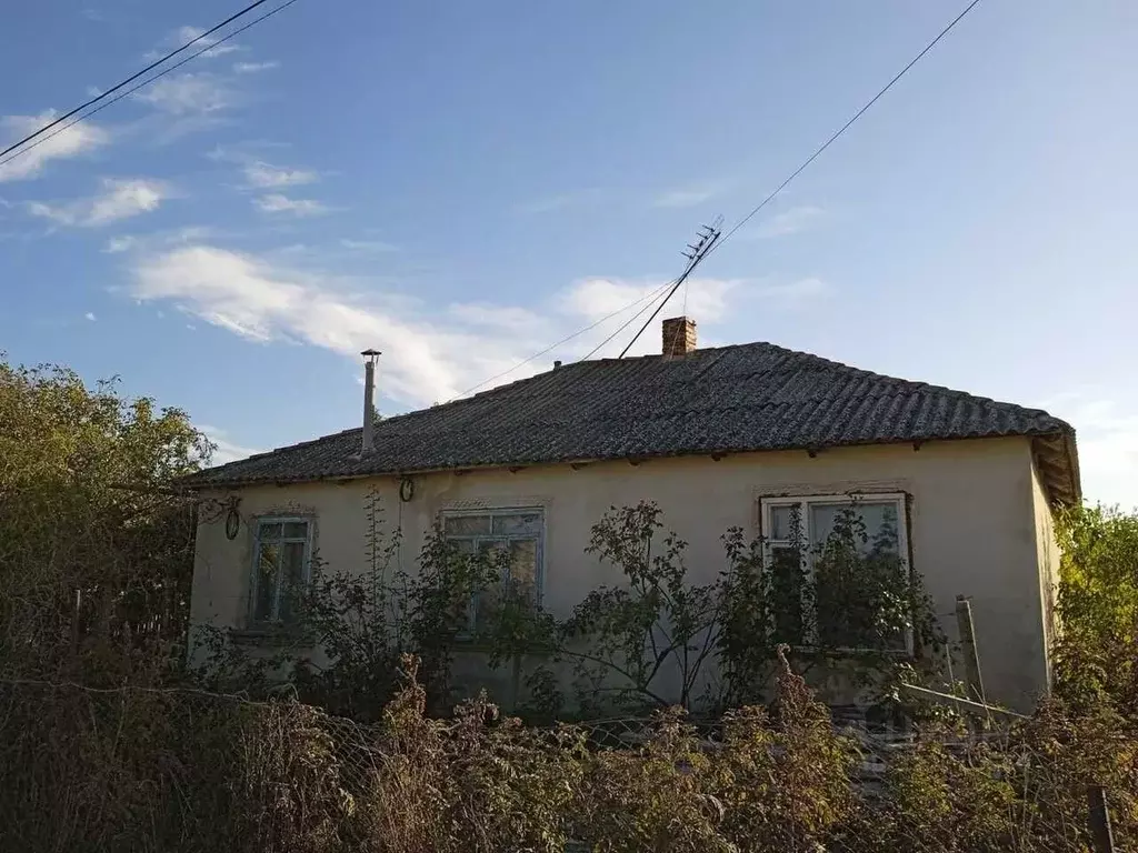 Дом в Крым, Кировский район, Первомайское с/пос, с. Первомайское ул. ... - Фото 1