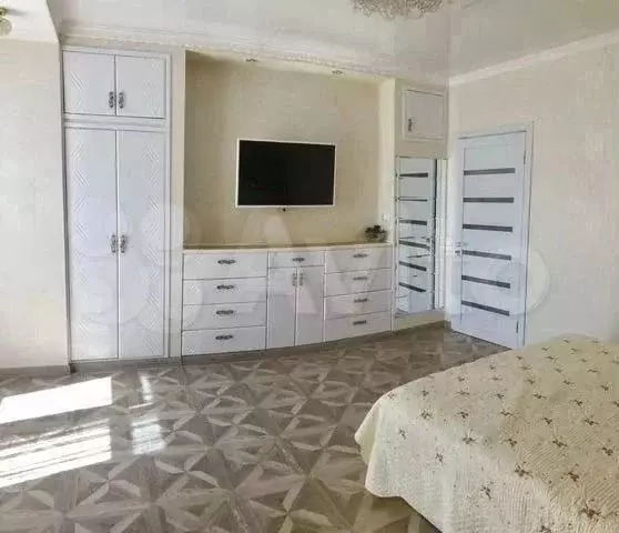 Комната 52 м в 2-к., 2/6 эт. - Фото 1