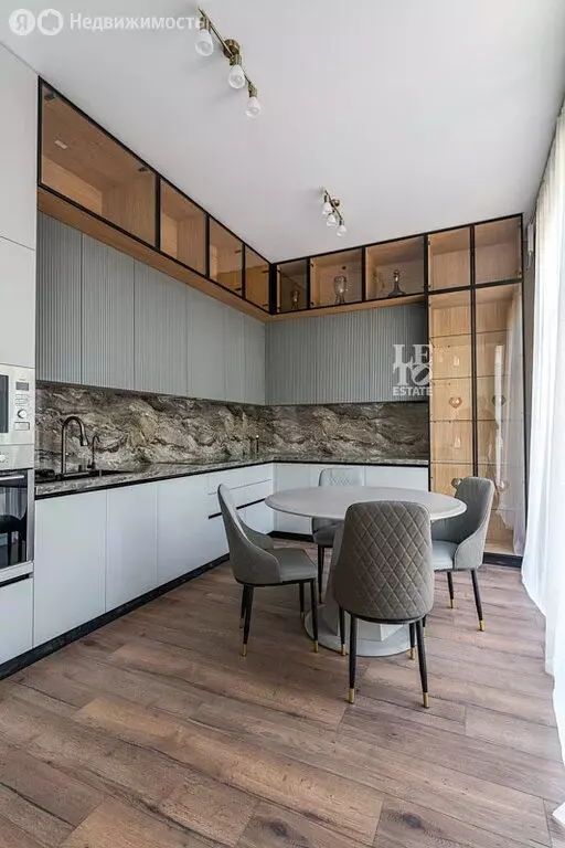 Дом в посёлок Вешки, улица Строителей (275 м) - Фото 1