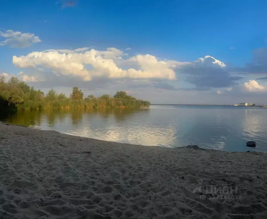Дом в Волгоградская область, Калачевский район, Ильевское с/пос, пос. ... - Фото 1