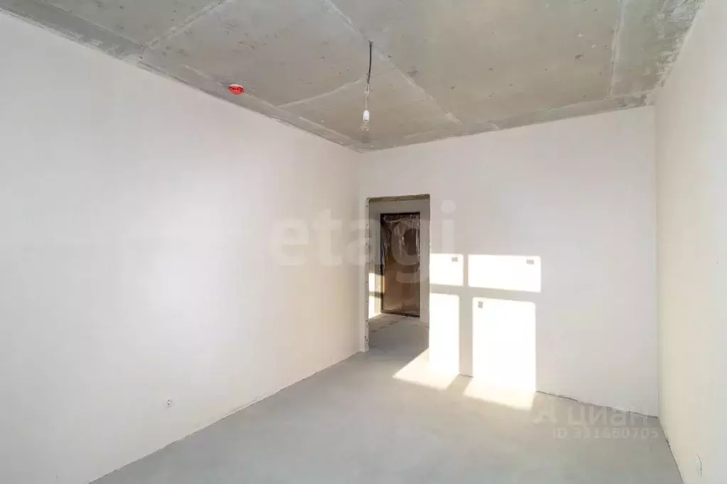 2-к кв. Тюменская область, Тюмень ул. Газовиков, 73к4 (56.5 м) - Фото 1