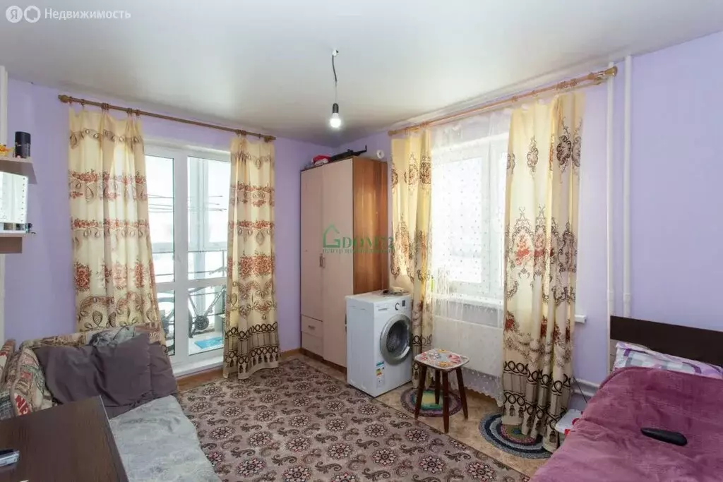 2-комнатная квартира: Тобольск, 15-й микрорайон, 28 (65 м) - Фото 1