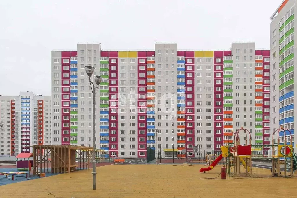 3-к кв. Тюменская область, Тюмень ул. Федюнинского, 60к2 (92.5 м) - Фото 1