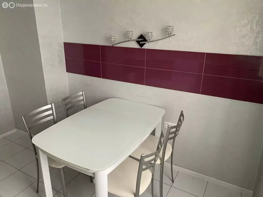 3-комнатная квартира: Хабаровск, улица Сысоева, 2 (65 м) - Фото 0