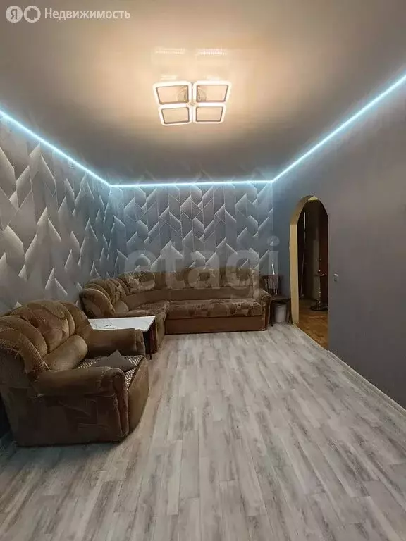 4-комнатная квартира: Губкин, Севастопольская улица, 8 (74 м) - Фото 1