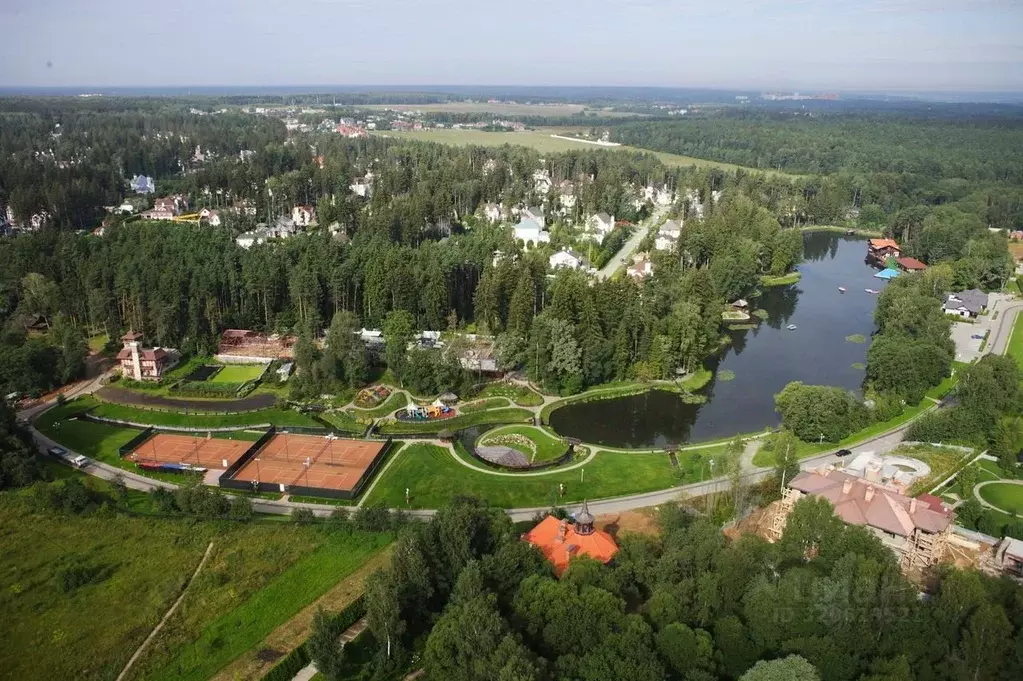 Участок в Московская область, Одинцовский городской округ, д. ... - Фото 0