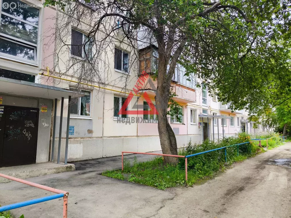 3-комнатная квартира: Каменск-Уральский, улица Мичурина, 2А (60.2 м) - Фото 0