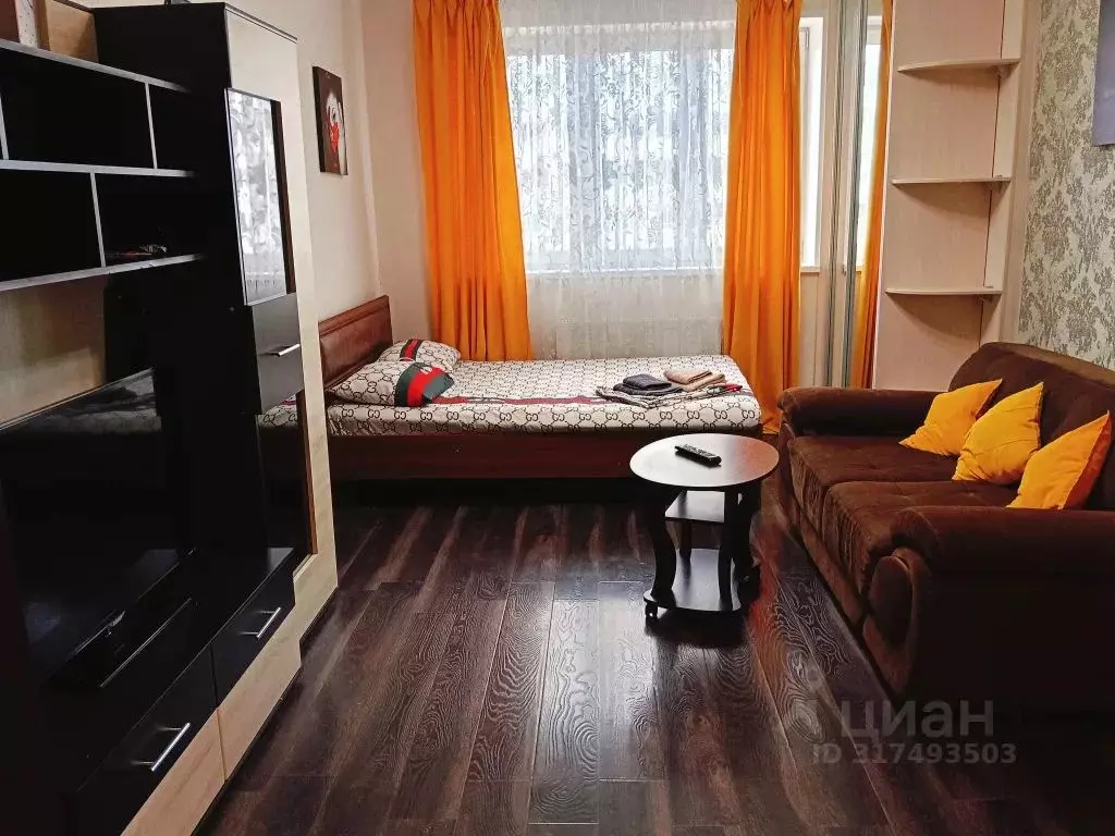 2-к кв. Тюменская область, Тюмень ул. Бакинских Комиссаров, 3 (60.0 м) - Фото 0